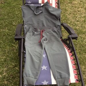 FIGS Scrub Set Bonsai Green, Rafaela XXS Top, joggers small